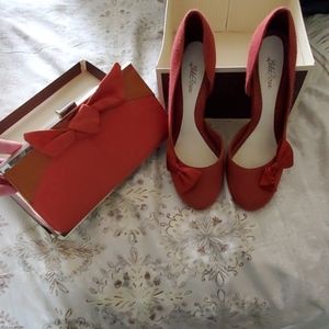 Matching clutch w/ size 7 heels